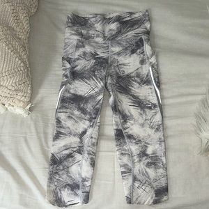 LULULEMON: Pace Perfect Cropped Legging